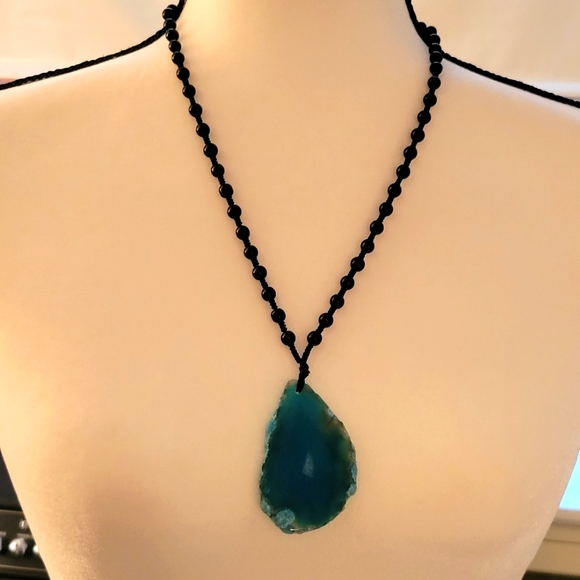 Blue Agate Slice Black Beaded Necklace NWOT - Picture 1 of 2